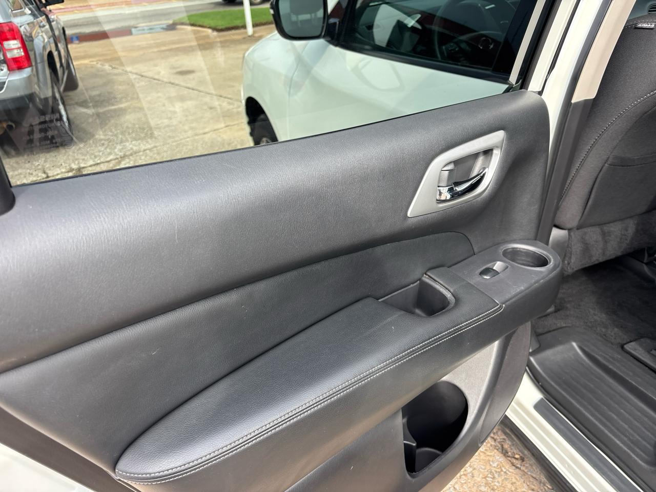 Nissan Pathfinder SV 2019