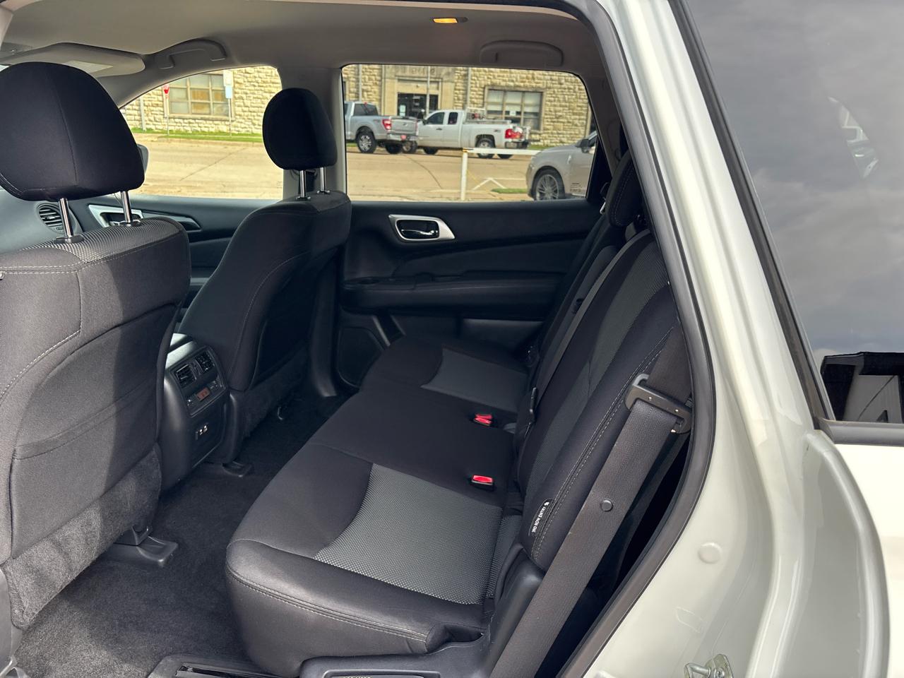 Nissan Pathfinder SV 2019
