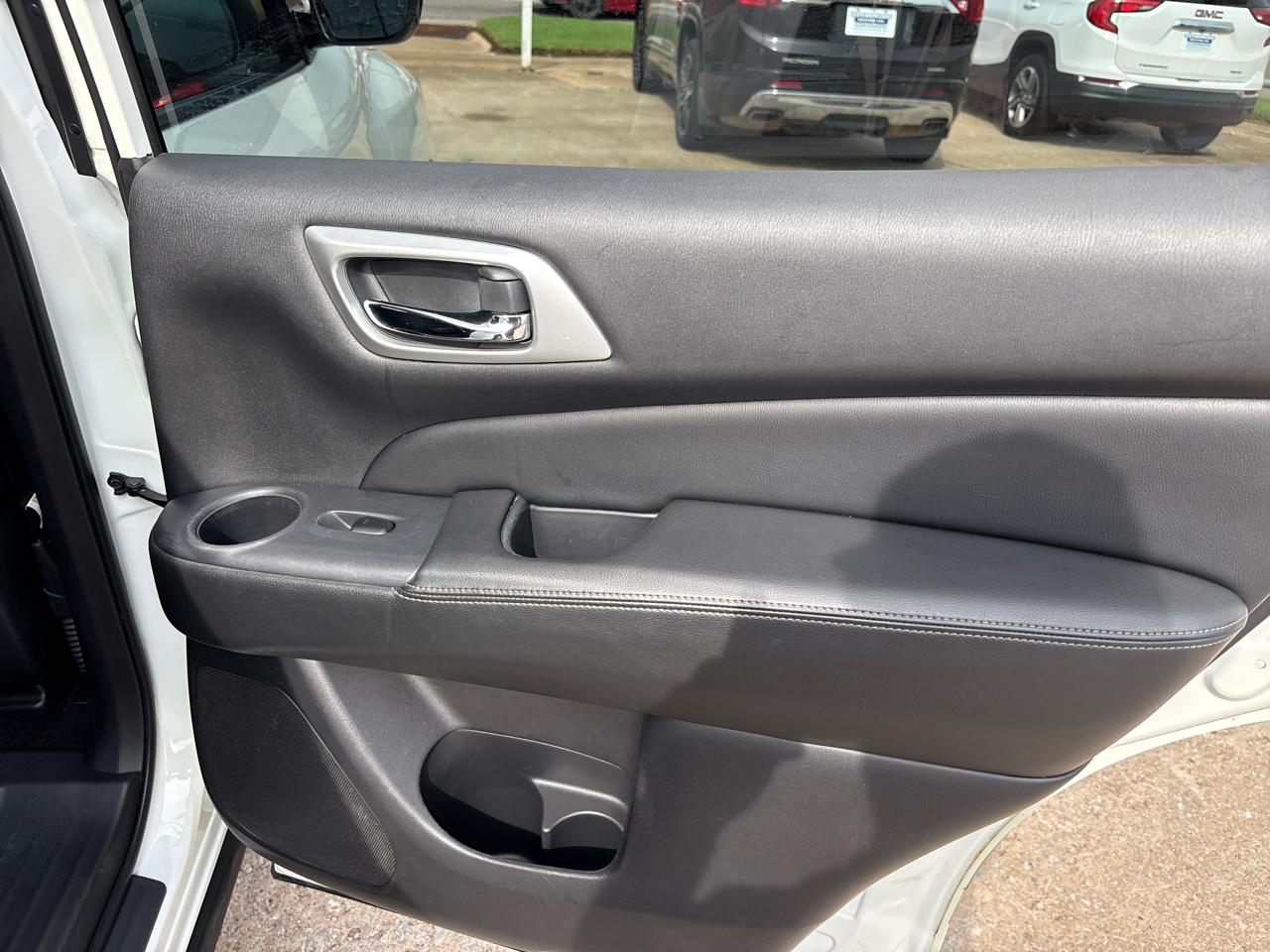 Nissan Pathfinder SV 2019