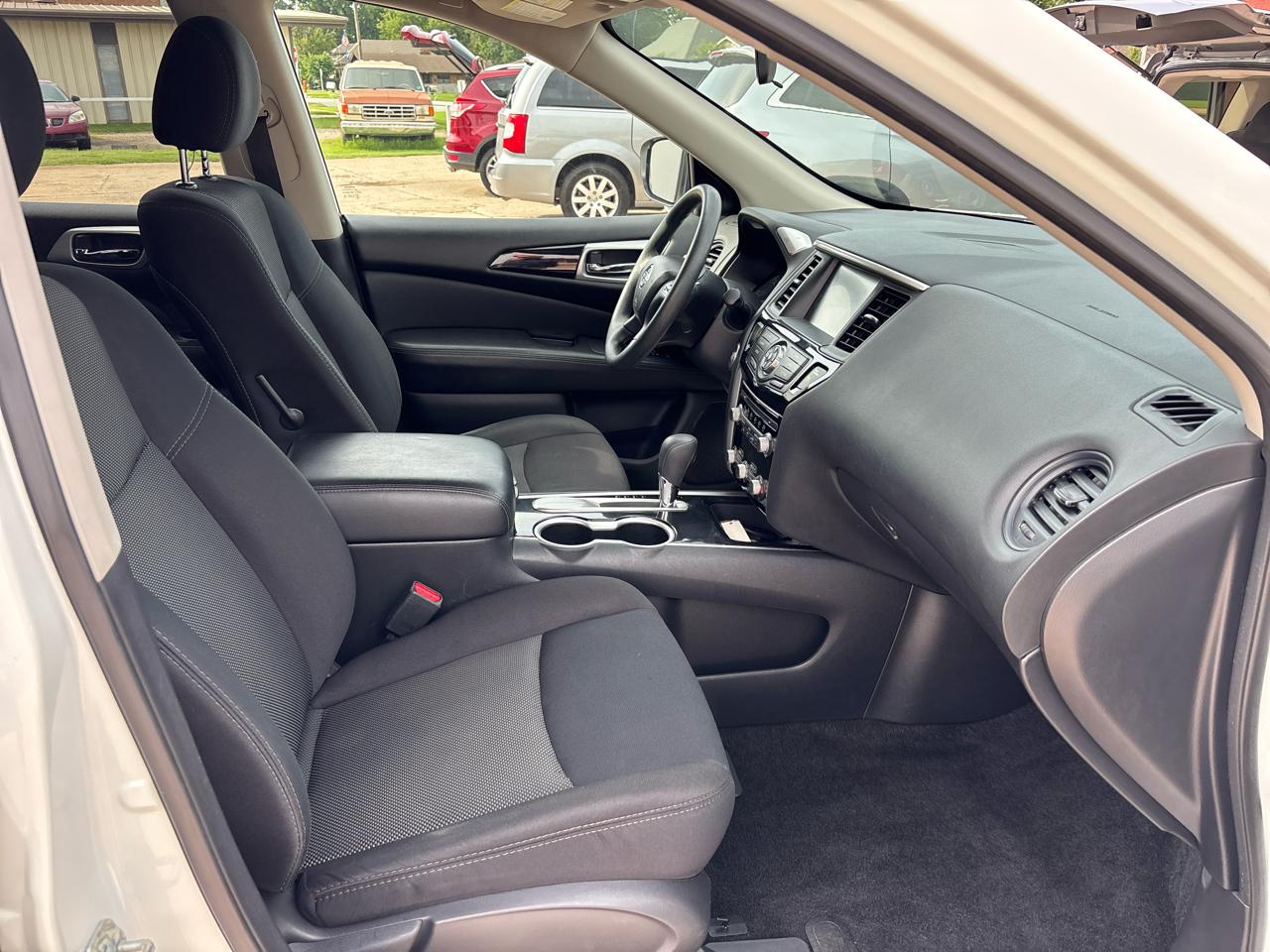 Nissan Pathfinder SV 2019