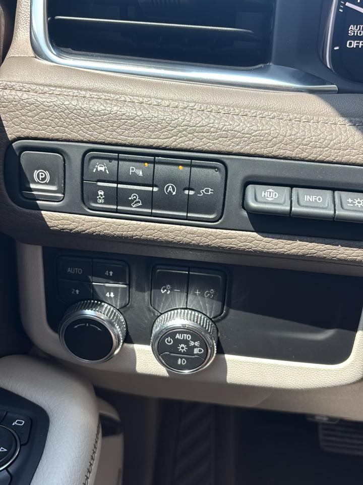 2021 GMC Yukon Denali - Photo 16