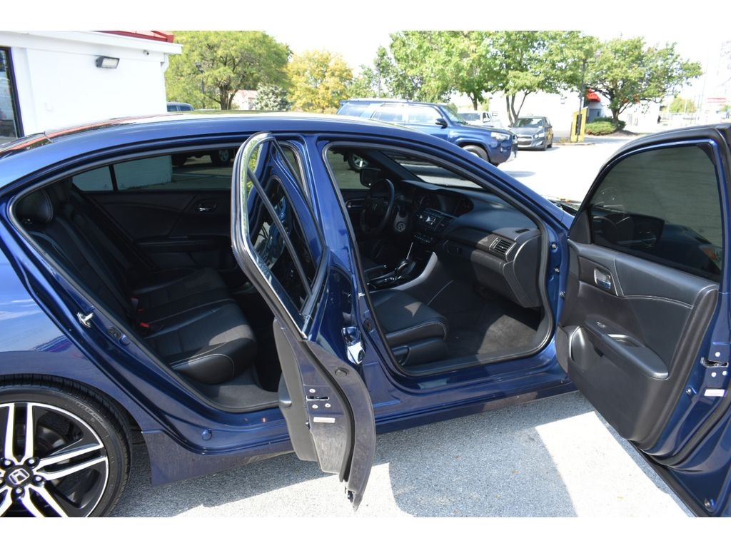 2016 Honda Accord Sport photo 3