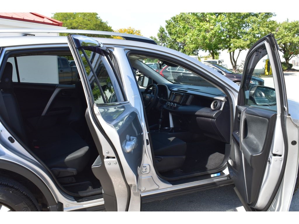 Toyota RAV4 LE AWD 2017 Toyota RAV4 LE AWD 2017