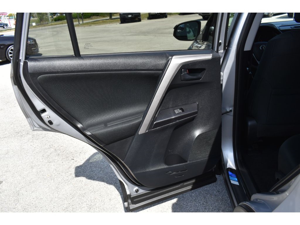 Toyota RAV4 LE AWD 2017 Toyota RAV4 LE AWD 2017