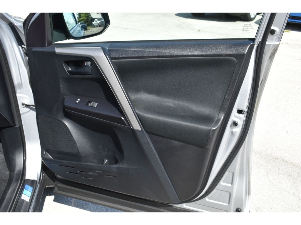 Toyota RAV4 LE AWD 2017 Toyota RAV4 LE AWD 2017