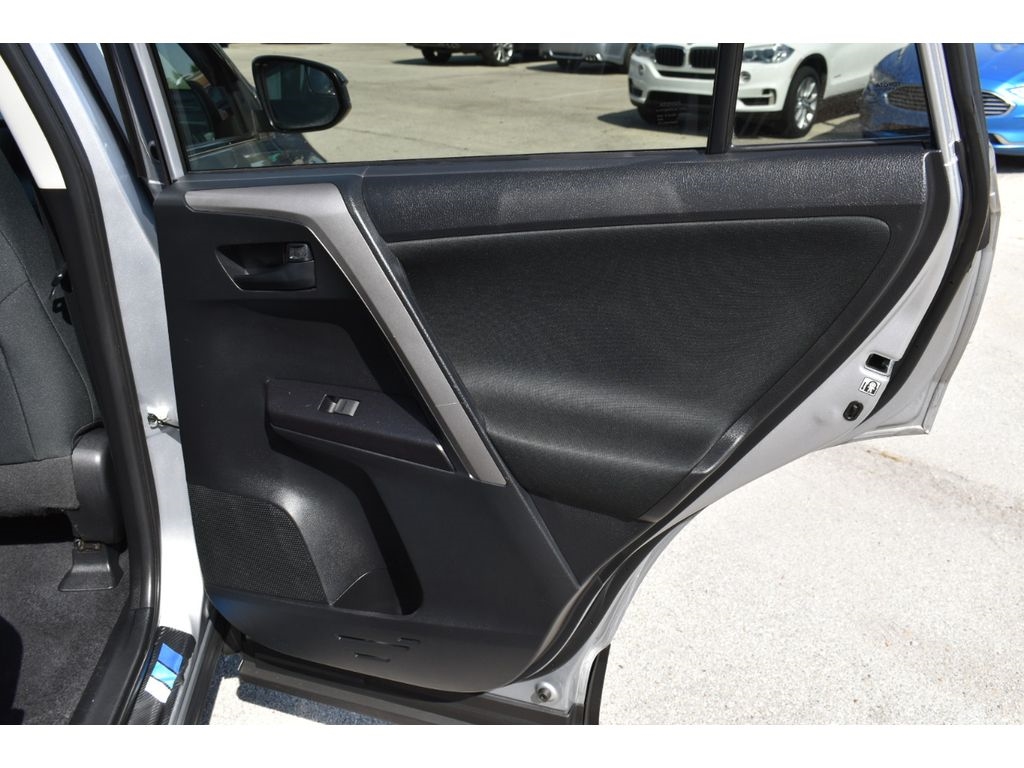 Toyota RAV4 LE AWD 2017 Toyota RAV4 LE AWD 2017