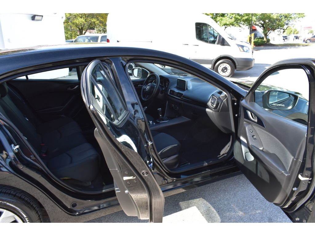 2015 Mazda Mazda3 i Sport photo 3