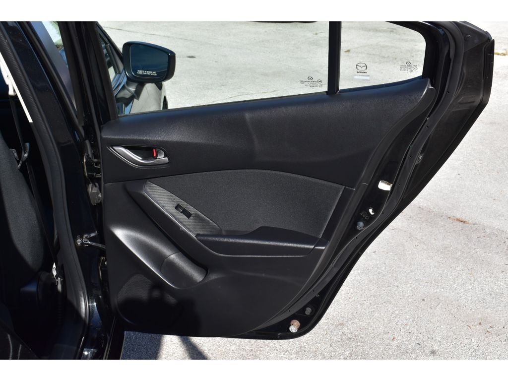 2015 Mazda Mazda3 i Sport photo 26