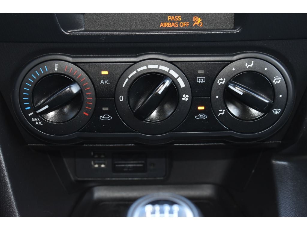 2015 Mazda Mazda3 i Sport photo 31