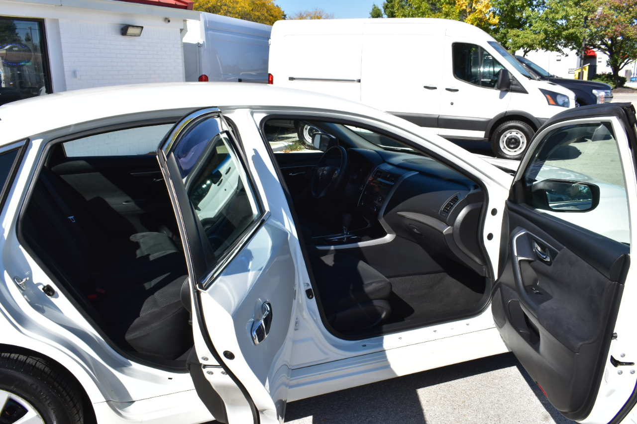 2014 Nissan Altima 2.5 S photo 3