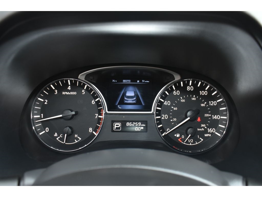 2015 Nissan Pathfinder Platinum photo 2