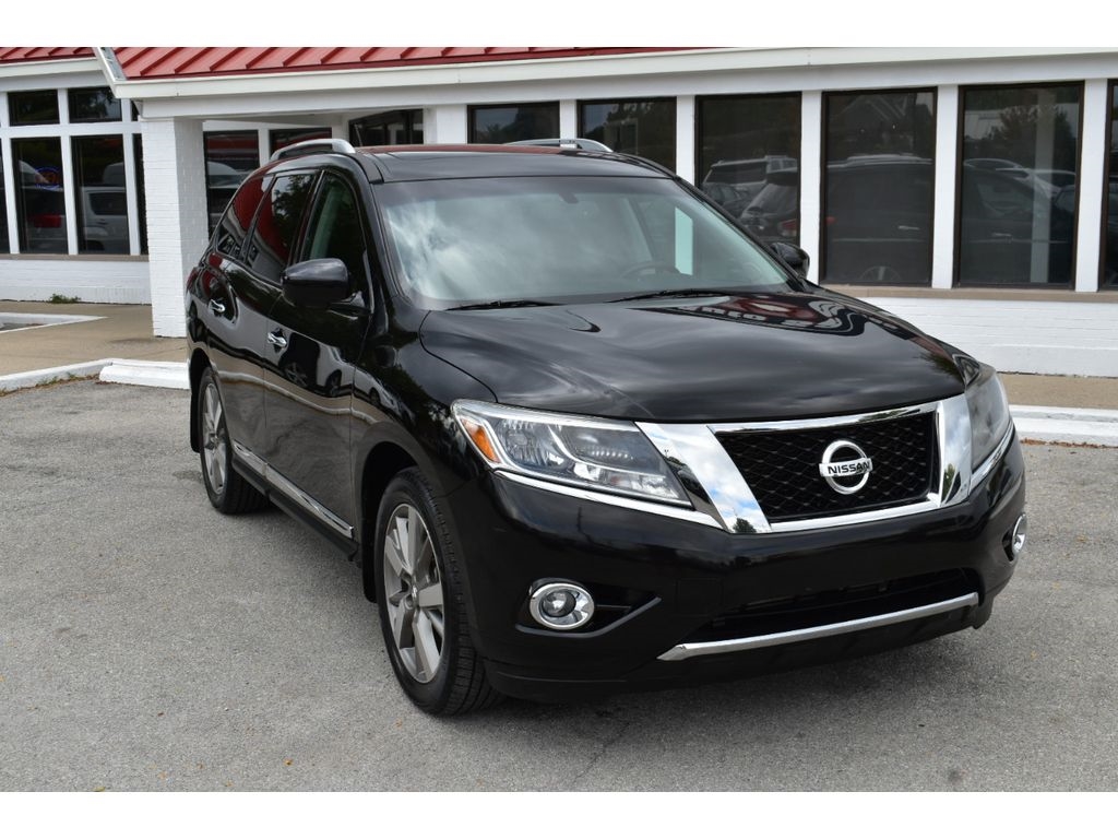 2015 Nissan Pathfinder Platinum photo 4