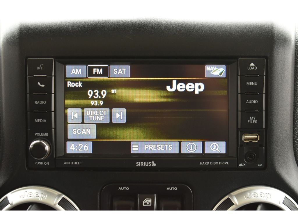 2015 Jeep Wrangler Unlimited Sahara photo 4