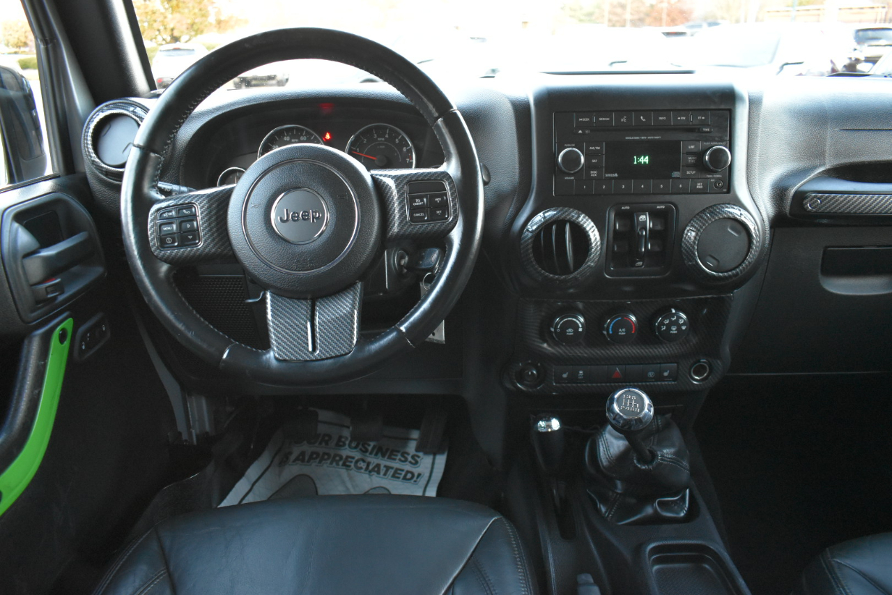 2015 Jeep Wrangler Unlimited Sahara photo 3