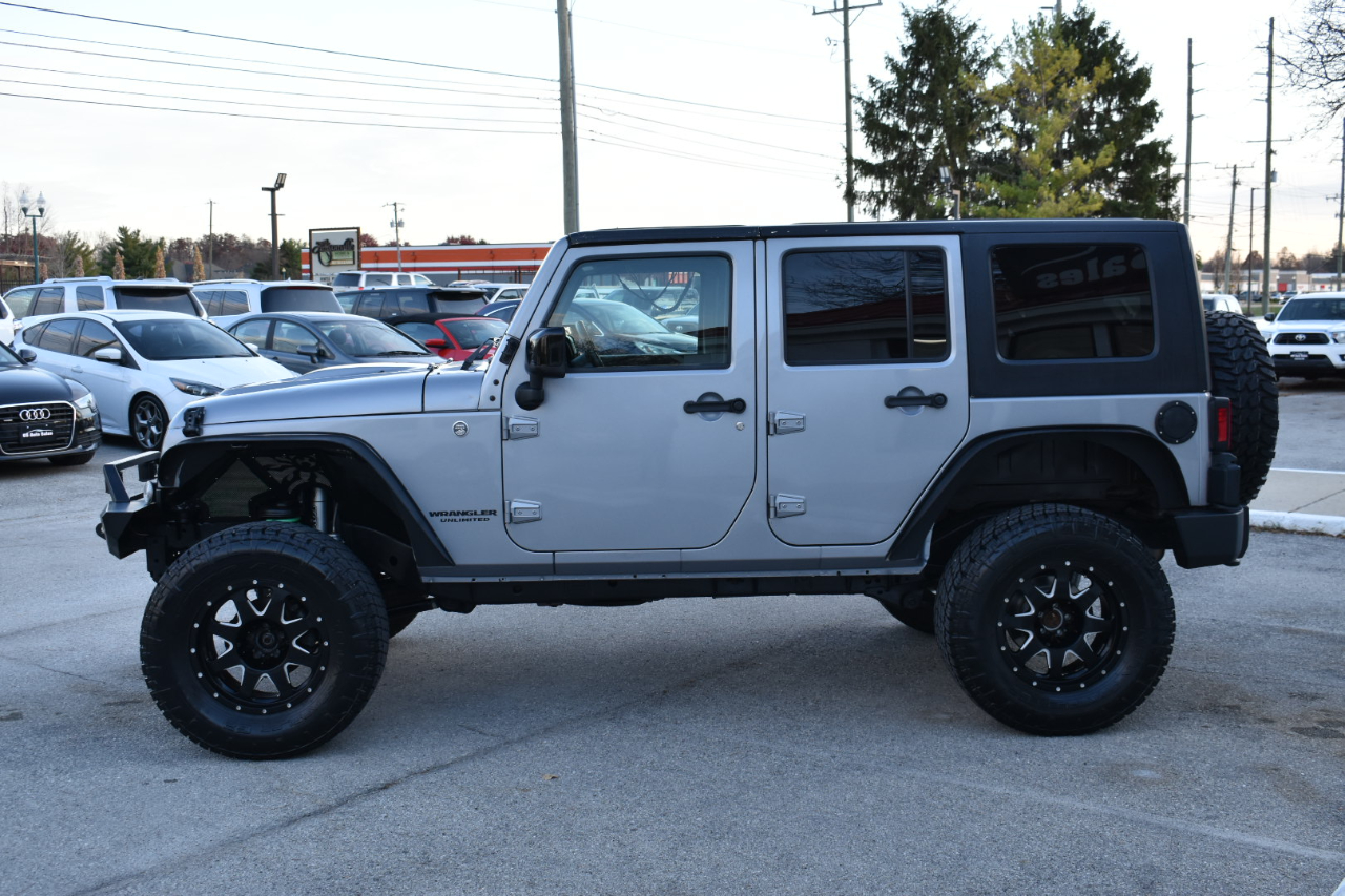 2015 Jeep Wrangler Unlimited Sahara photo 4