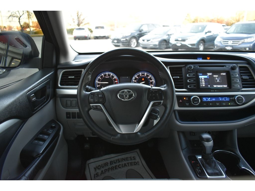 2015 Toyota Highlander LE Plus photo 4