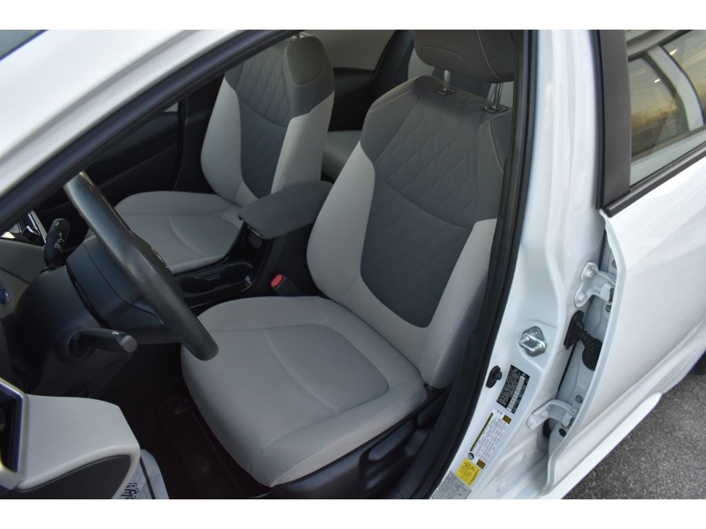 Toyota Corolla LE Hybrid 2022