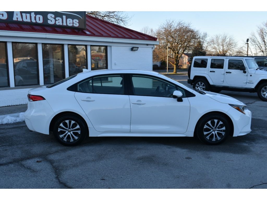 Toyota Corolla LE Hybrid 2022