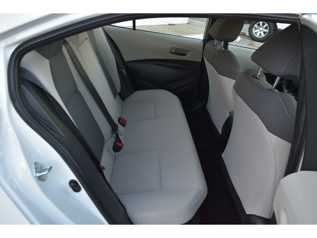 Toyota Corolla LE Hybrid 2022