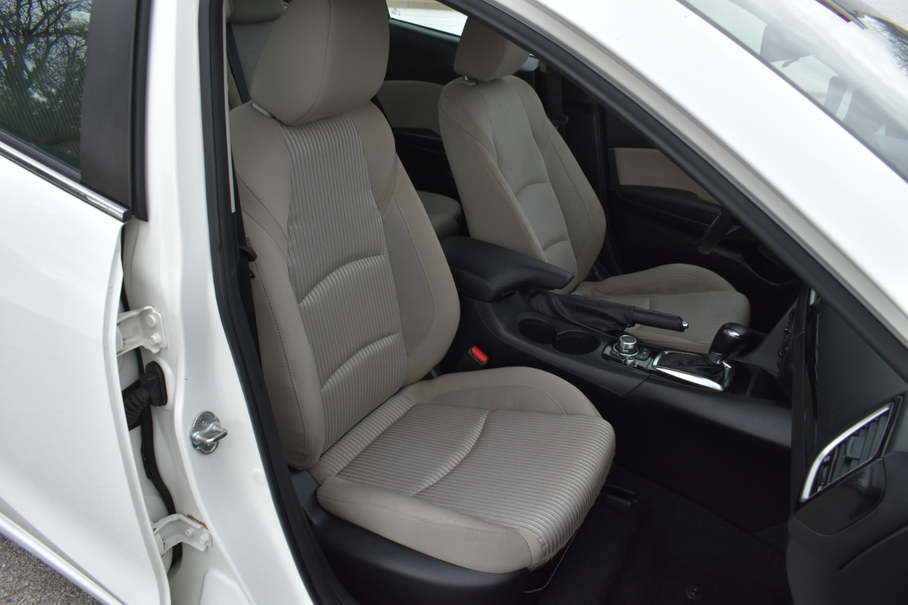 Mazda MAZDA3 i Touring AT 4-Door 2015