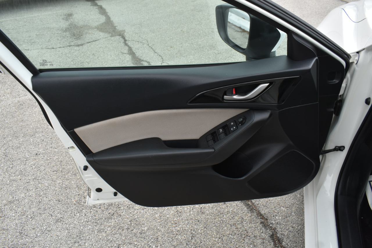 Mazda MAZDA3 i Touring AT 4-Door 2015