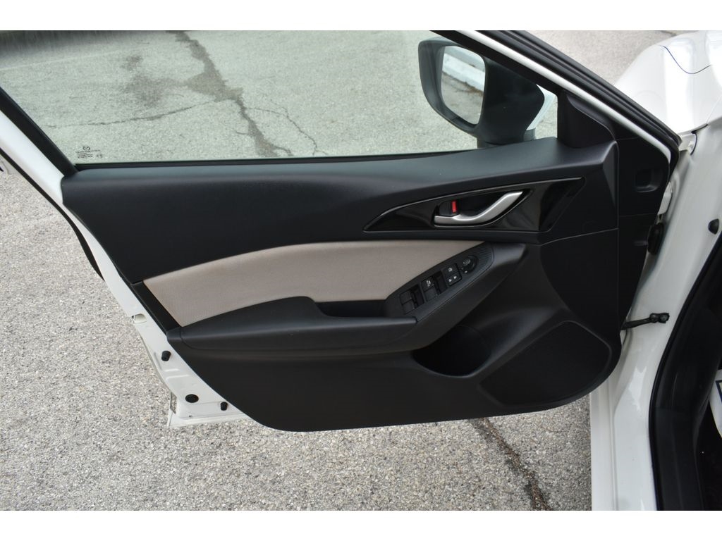 Mazda MAZDA3 i Touring AT 4-Door 2015