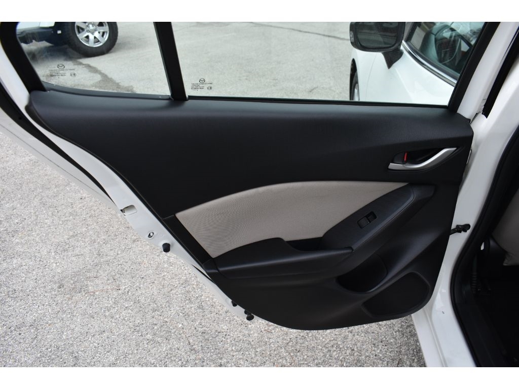 Mazda MAZDA3 i Touring AT 4-Door 2015