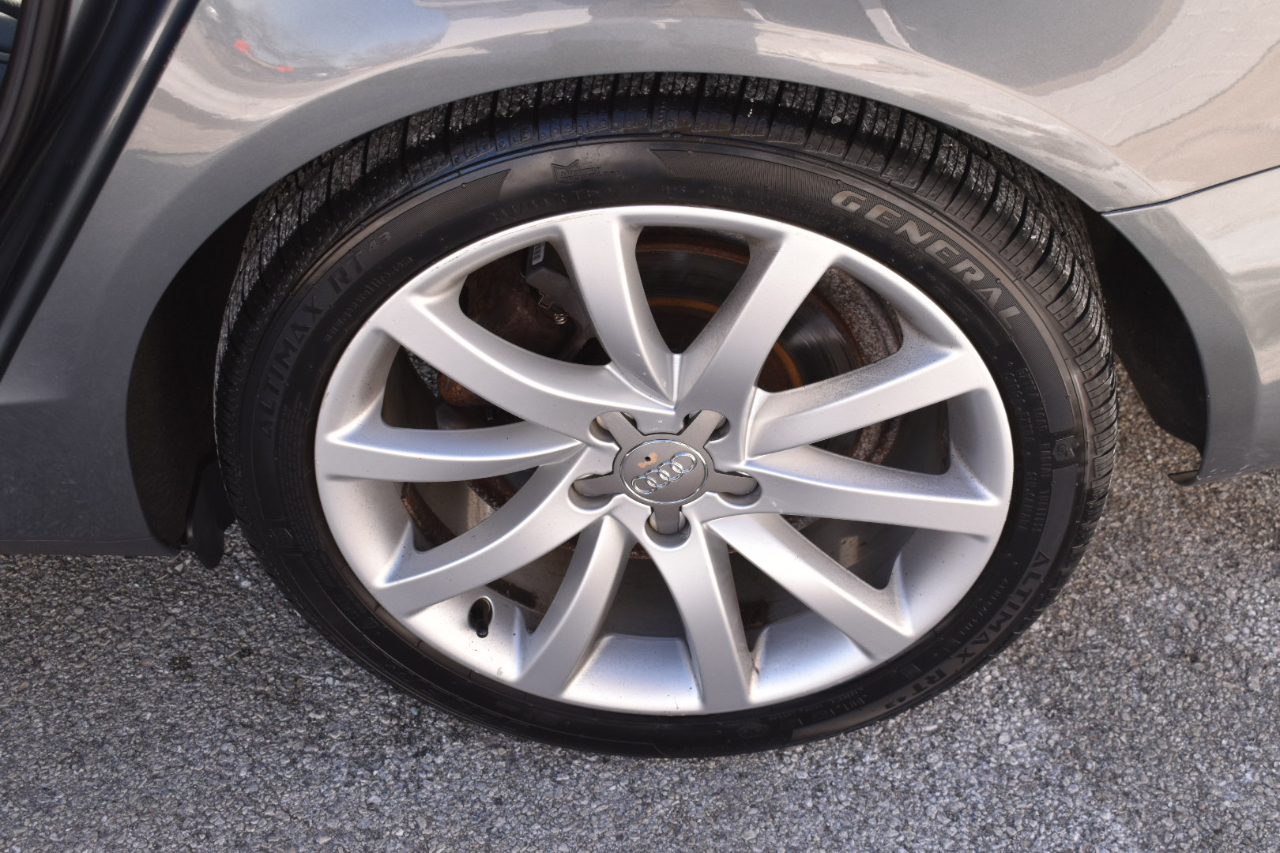 Audi A4 2.0T Premium Plus quattro Sedan AWD 8A 2013