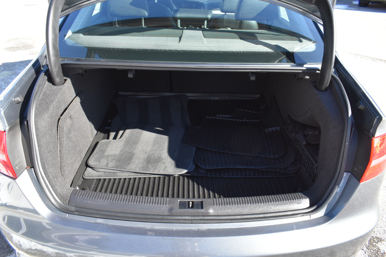 Audi A4 2.0T Premium Plus quattro Sedan AWD 8A 2013