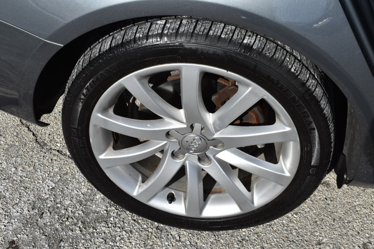 Audi A4 2.0T Premium Plus quattro Sedan AWD 8A 2013