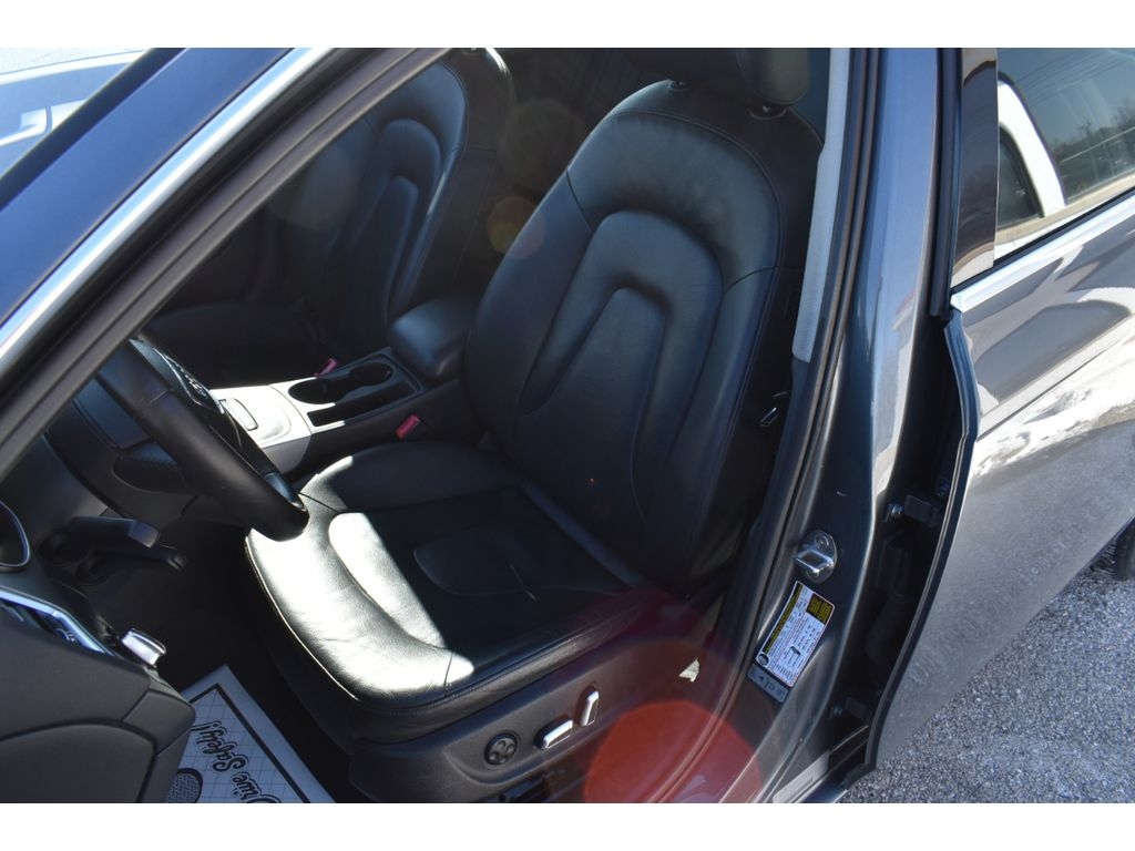 Audi A4 2.0T Premium Plus quattro Sedan AWD 8A 2013