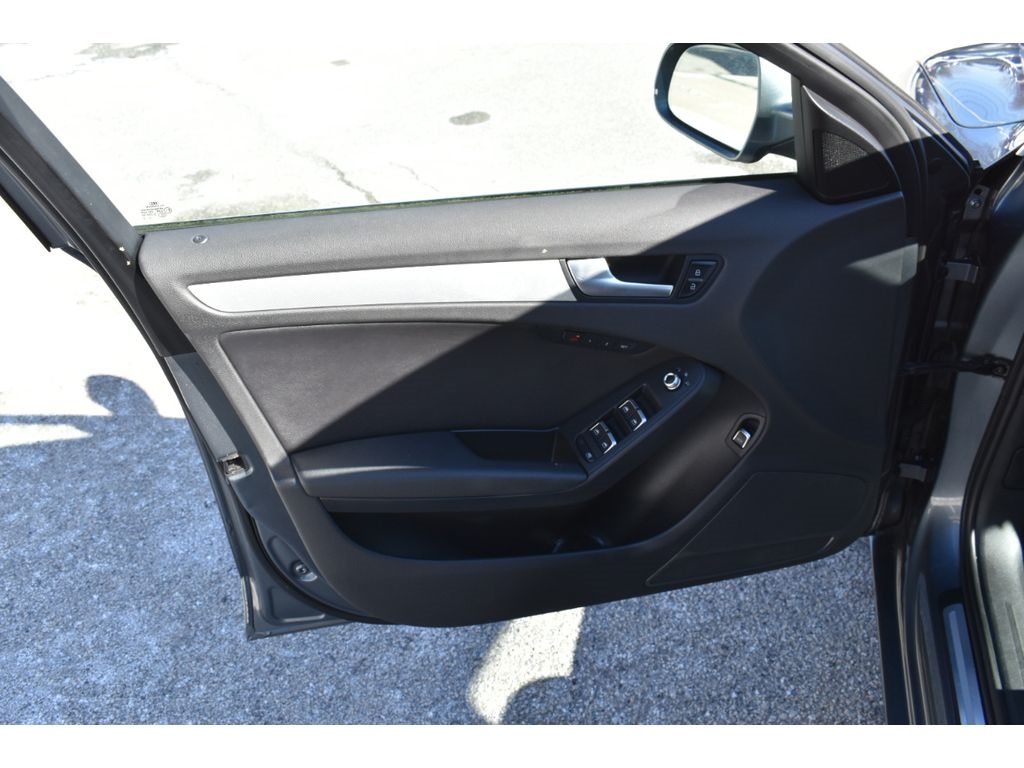 Audi A4 2.0T Premium Plus quattro Sedan AWD 8A 2013