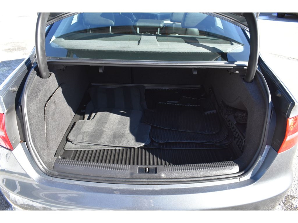 Audi A4 2.0T Premium Plus quattro Sedan AWD 8A 2013