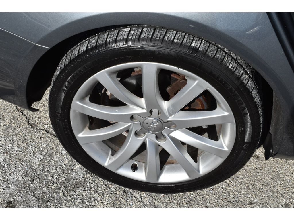 Audi A4 2.0T Premium Plus quattro Sedan AWD 8A 2013