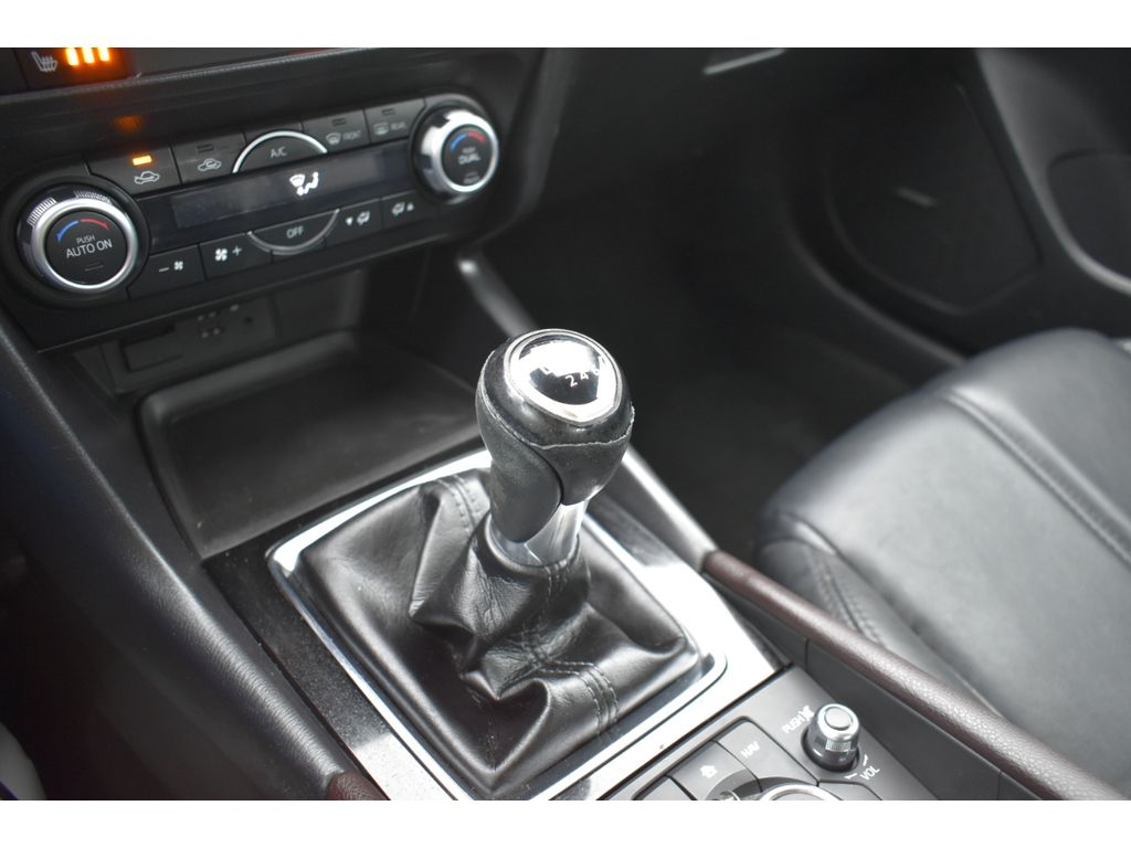 Mazda MAZDA3 s Touring MT 4-Door 2018