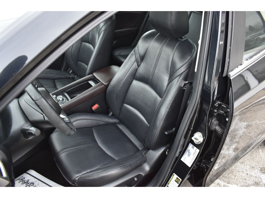 Mazda MAZDA3 s Touring MT 4-Door 2018