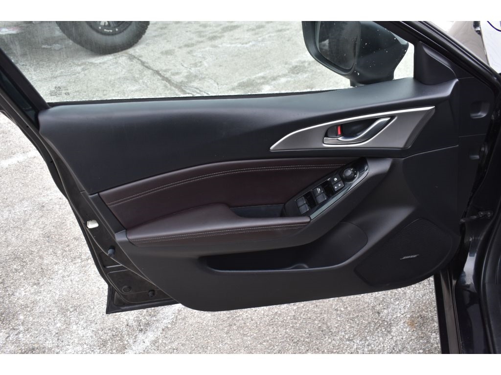 Mazda MAZDA3 s Touring MT 4-Door 2018