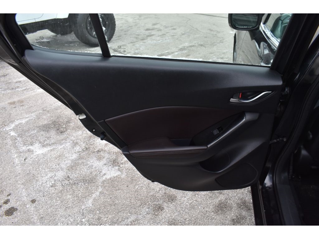 Mazda MAZDA3 s Touring MT 4-Door 2018