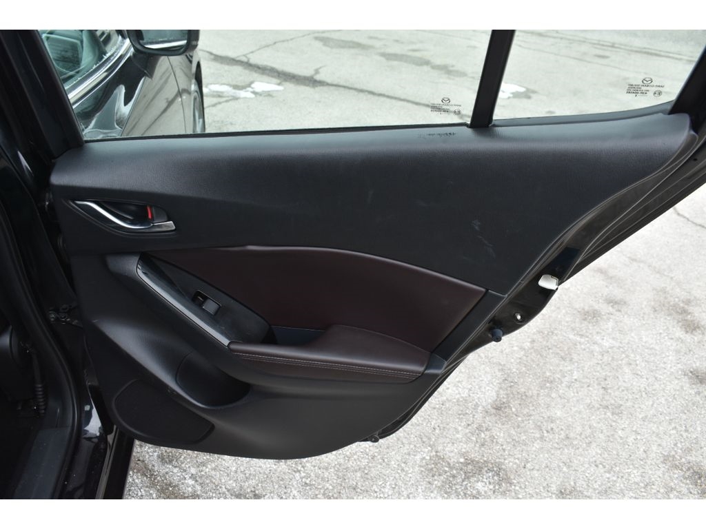 Mazda MAZDA3 s Touring MT 4-Door 2018