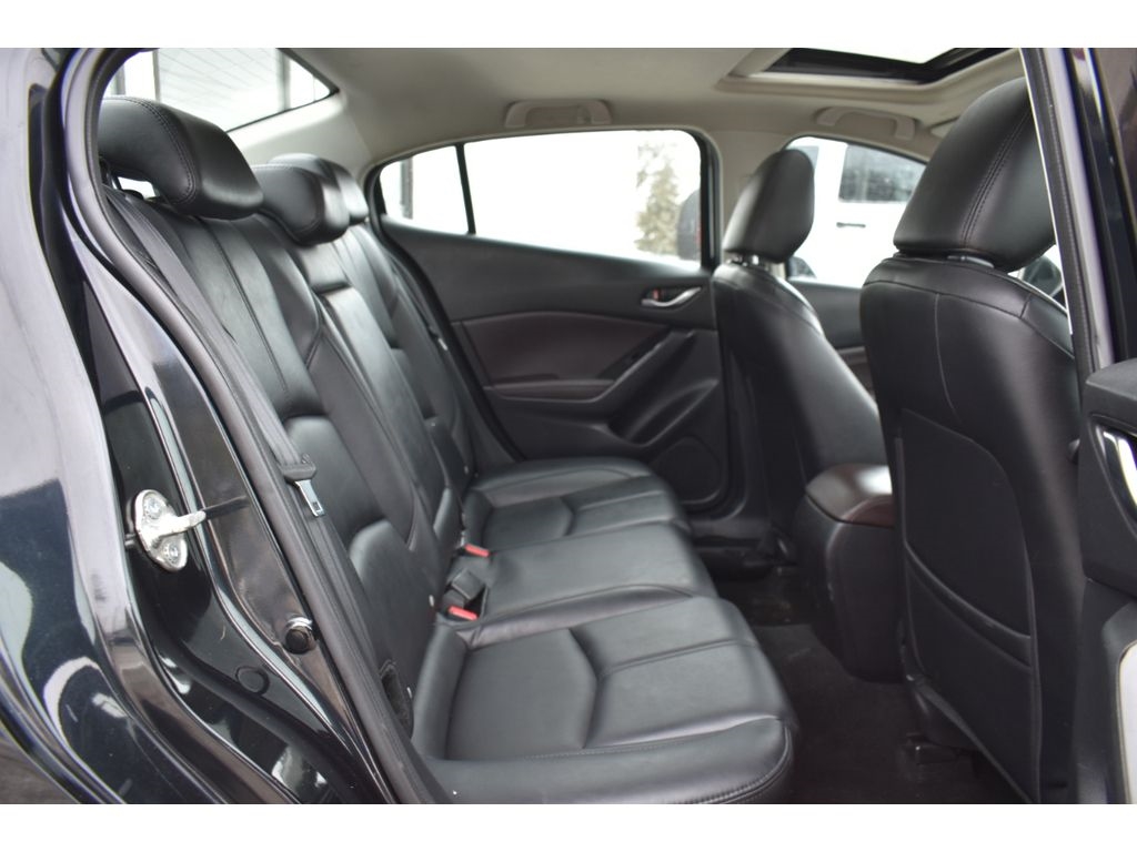 Mazda MAZDA3 s Touring MT 4-Door 2018