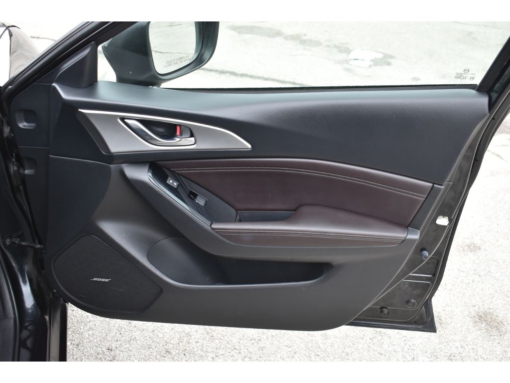 Mazda MAZDA3 s Touring MT 4-Door 2018