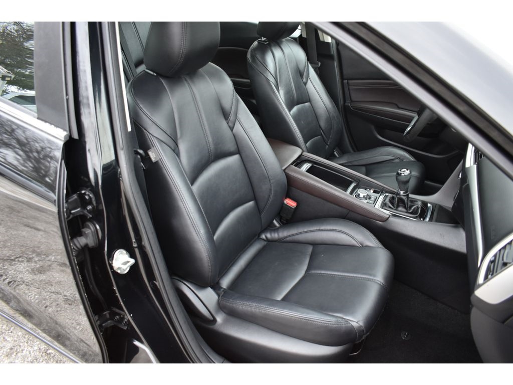 Mazda MAZDA3 s Touring MT 4-Door 2018