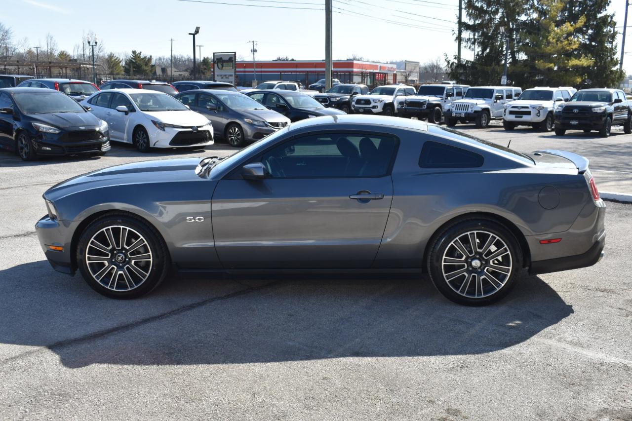 Ford Mustang GT Premium 2D Coupe 2011