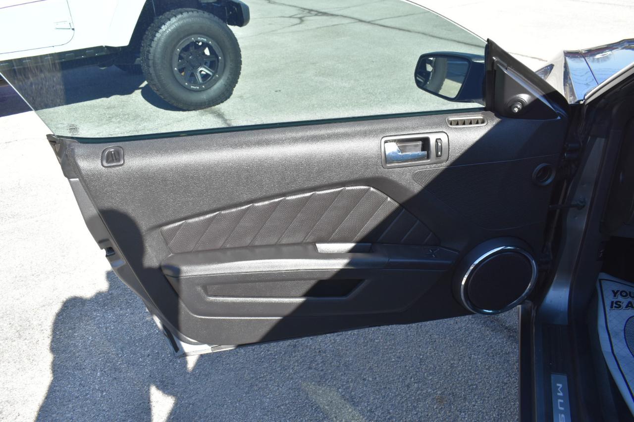 Ford Mustang GT Premium 2D Coupe 2011