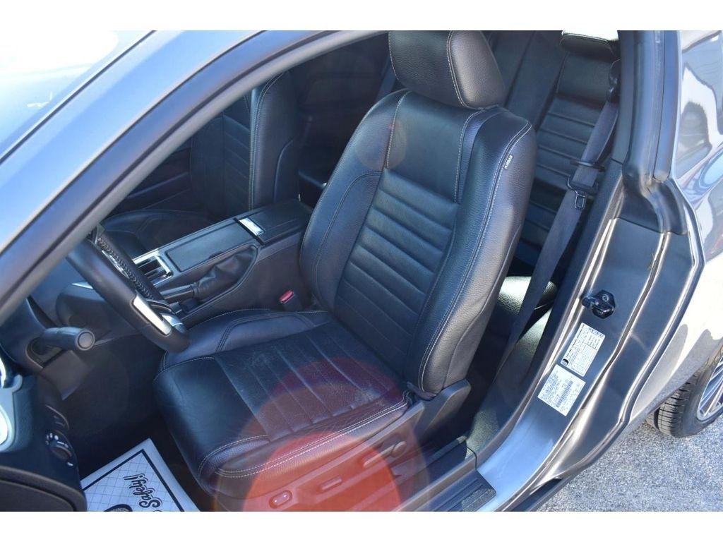 Ford Mustang GT Premium 2D Coupe 2011