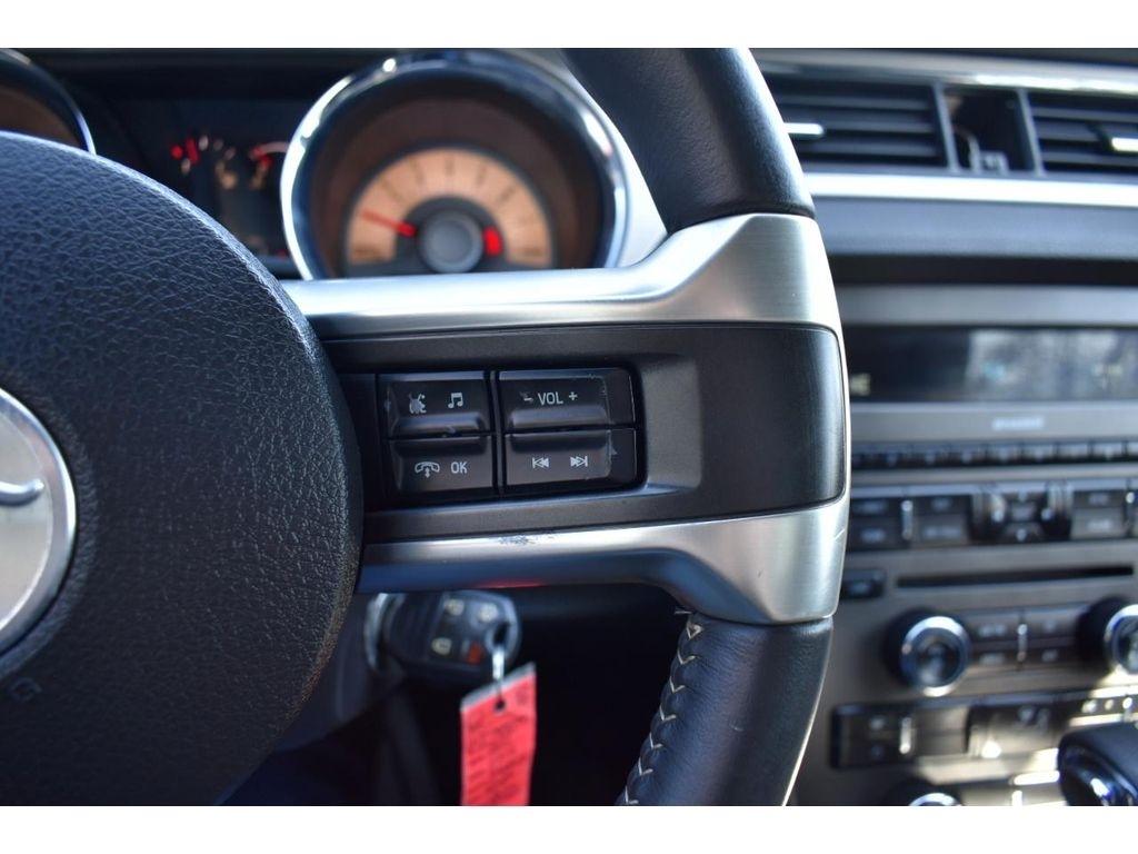 Ford Mustang GT Premium 2D Coupe 2011