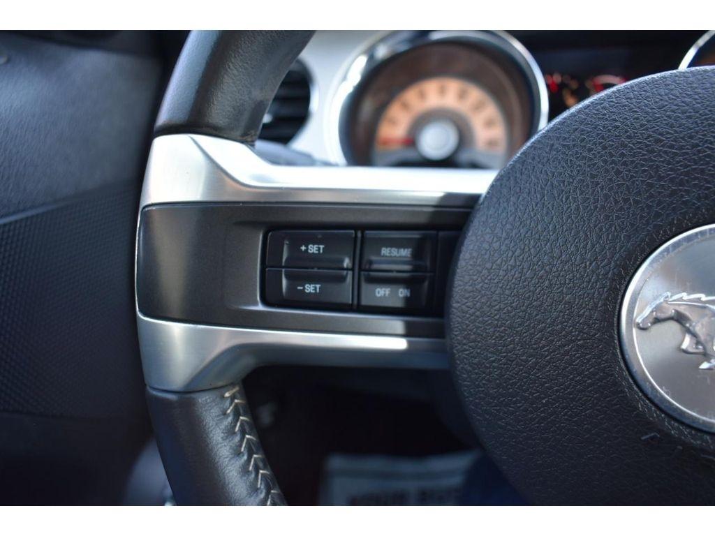 Ford Mustang GT Premium 2D Coupe 2011