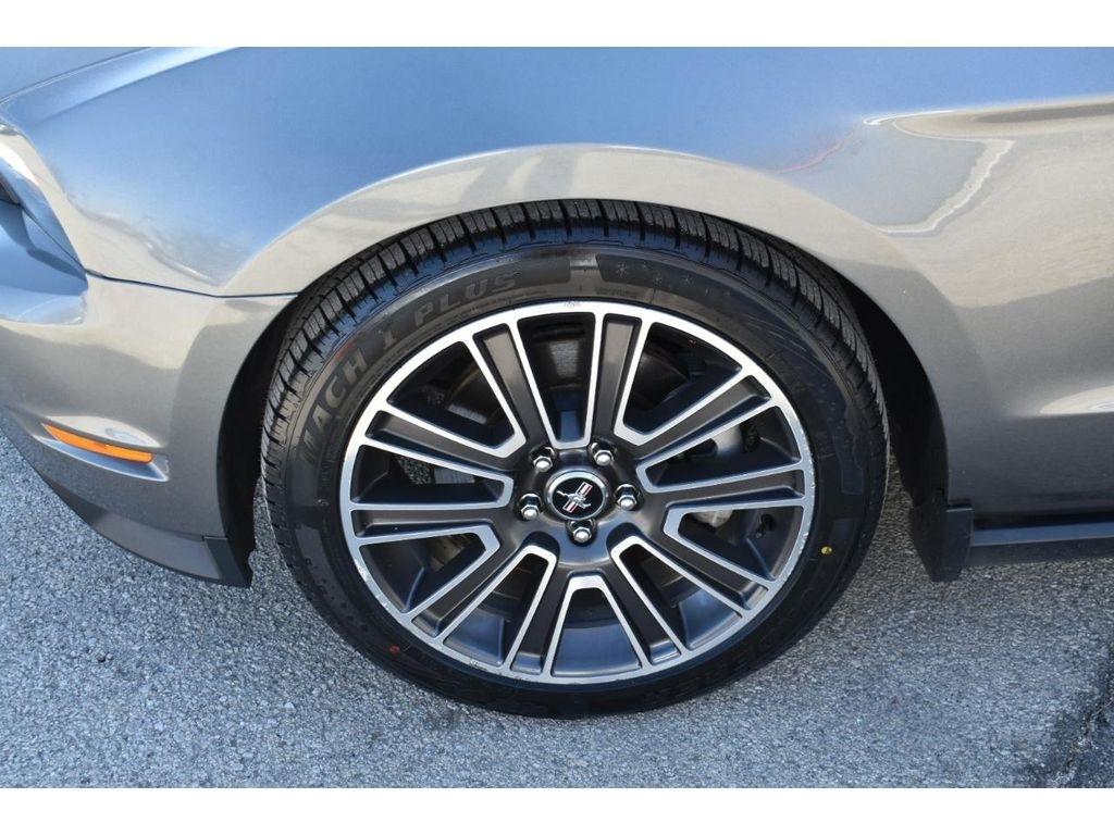 Ford Mustang GT Premium 2D Coupe 2011