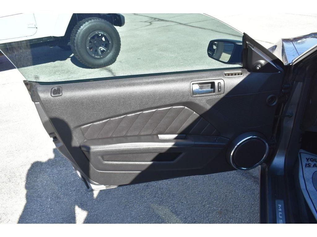 Ford Mustang GT Premium 2D Coupe 2011