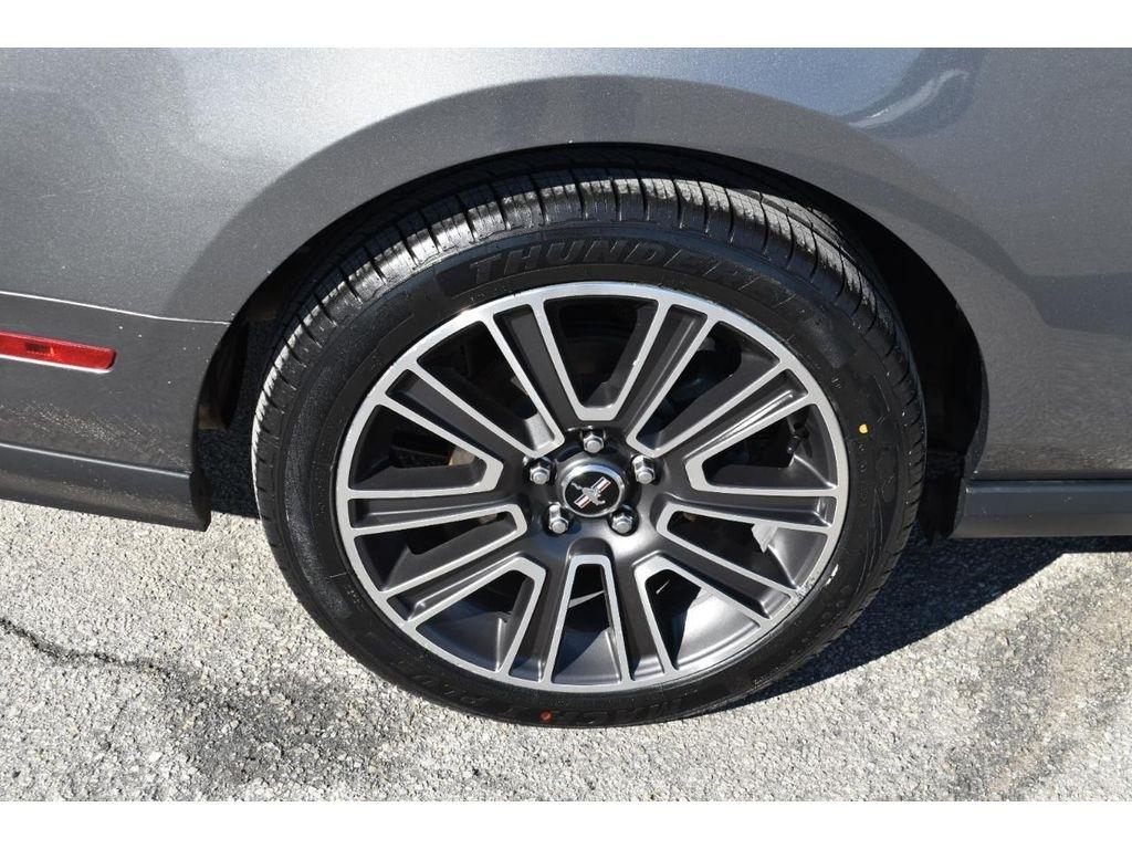 Ford Mustang GT Premium 2D Coupe 2011